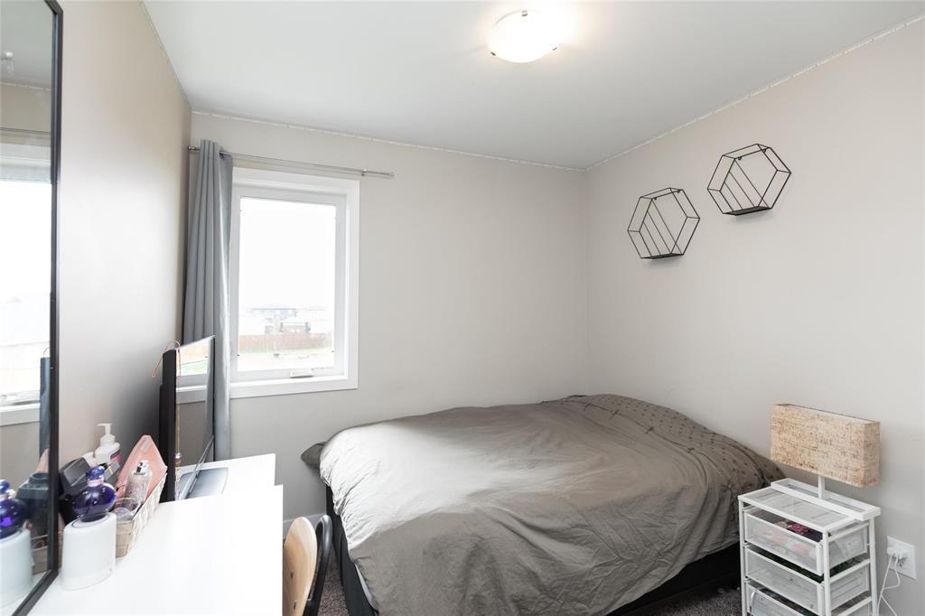 Photo 20 of 50 Parkhill Crescent, Steinbach MB