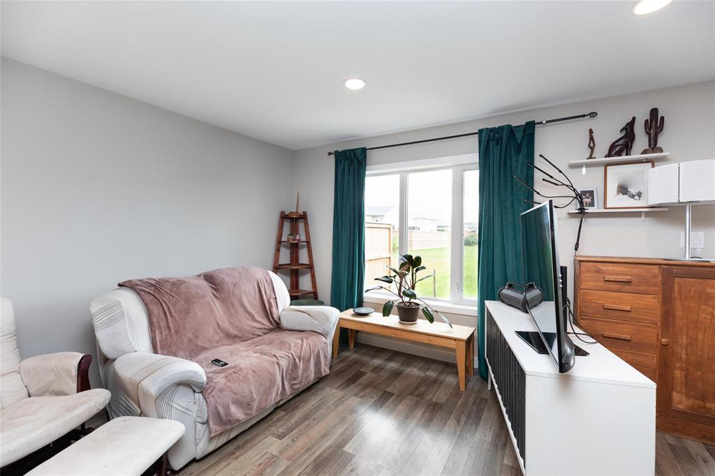 Photo 11 of 50 Parkhill Crescent, Steinbach MB