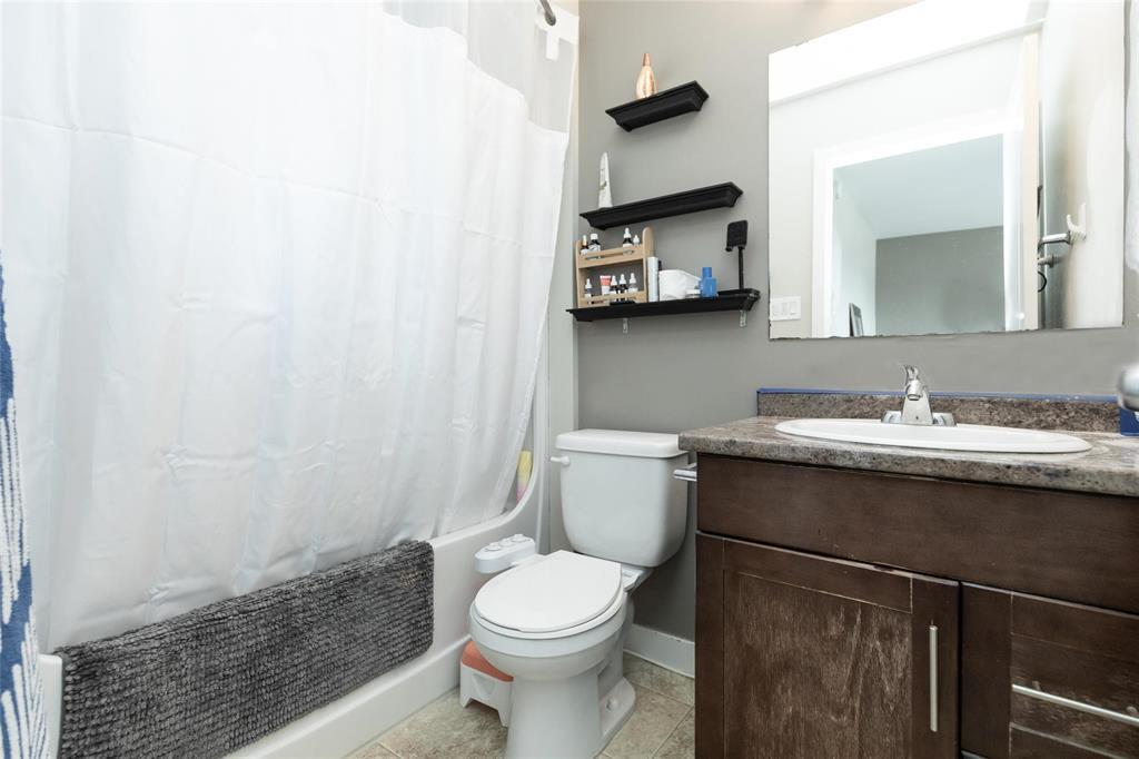Photo 16 of 50 Parkhill Crescent, Steinbach MB