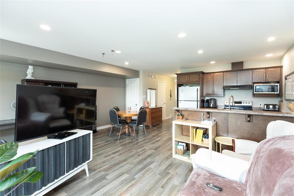 Photo 12 of 50 Parkhill Crescent, Steinbach MB