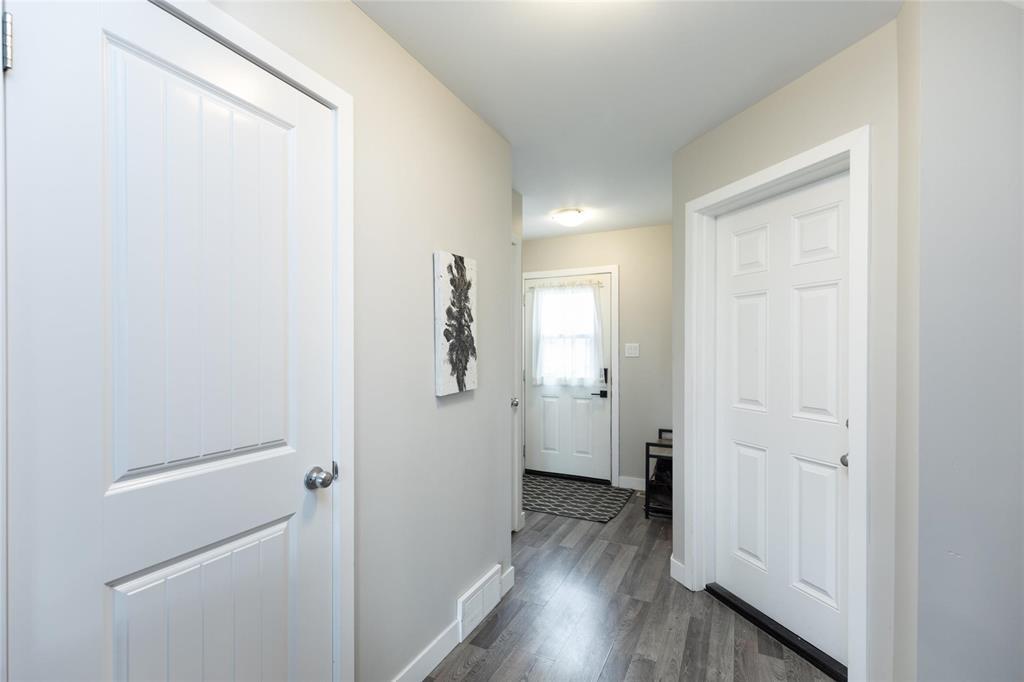 Photo 4 of 50 Parkhill Crescent, Steinbach MB