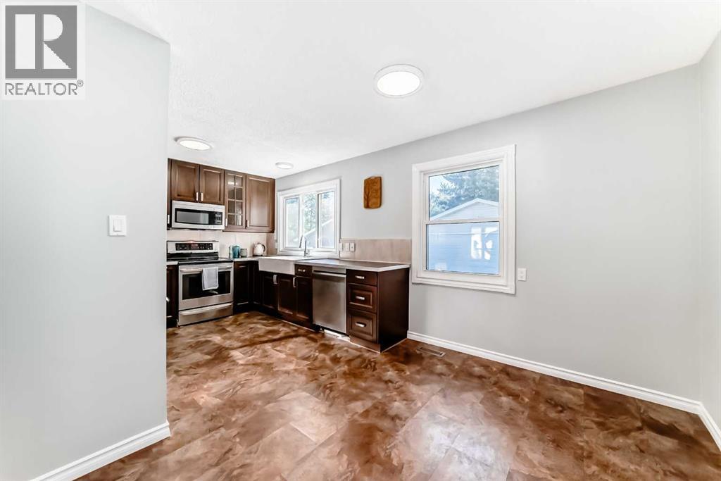 Photo 12 of 9656 Oakhill Drive Sw, Calgary AB