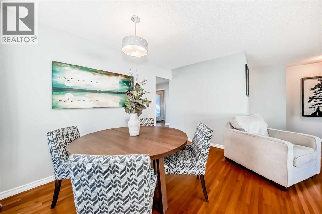 Photo 16 of 9656 Oakhill Drive Sw, Calgary AB