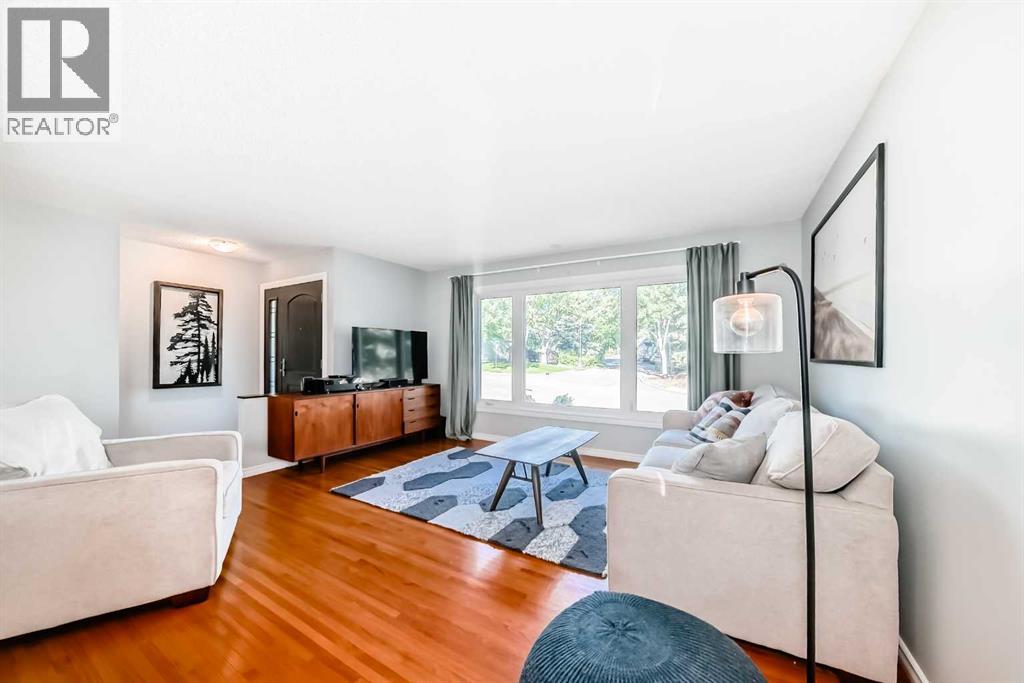Photo 17 of 9656 Oakhill Drive Sw, Calgary AB