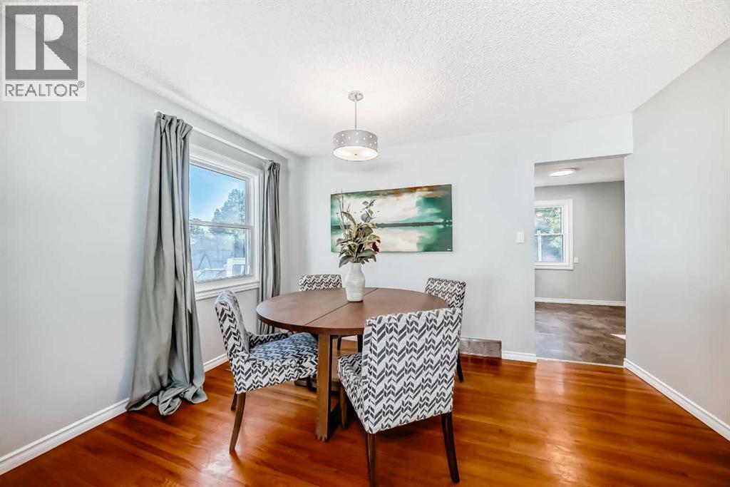 Photo 14 of 9656 Oakhill Drive Sw, Calgary AB