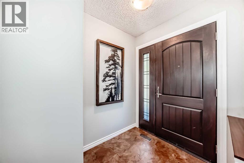 Photo 5 of 9656 Oakhill Drive Sw, Calgary AB