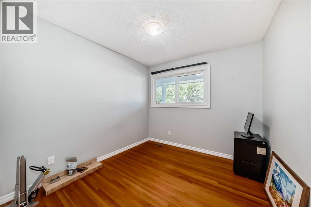 Photo 26 of 9656 Oakhill Drive Sw, Calgary AB