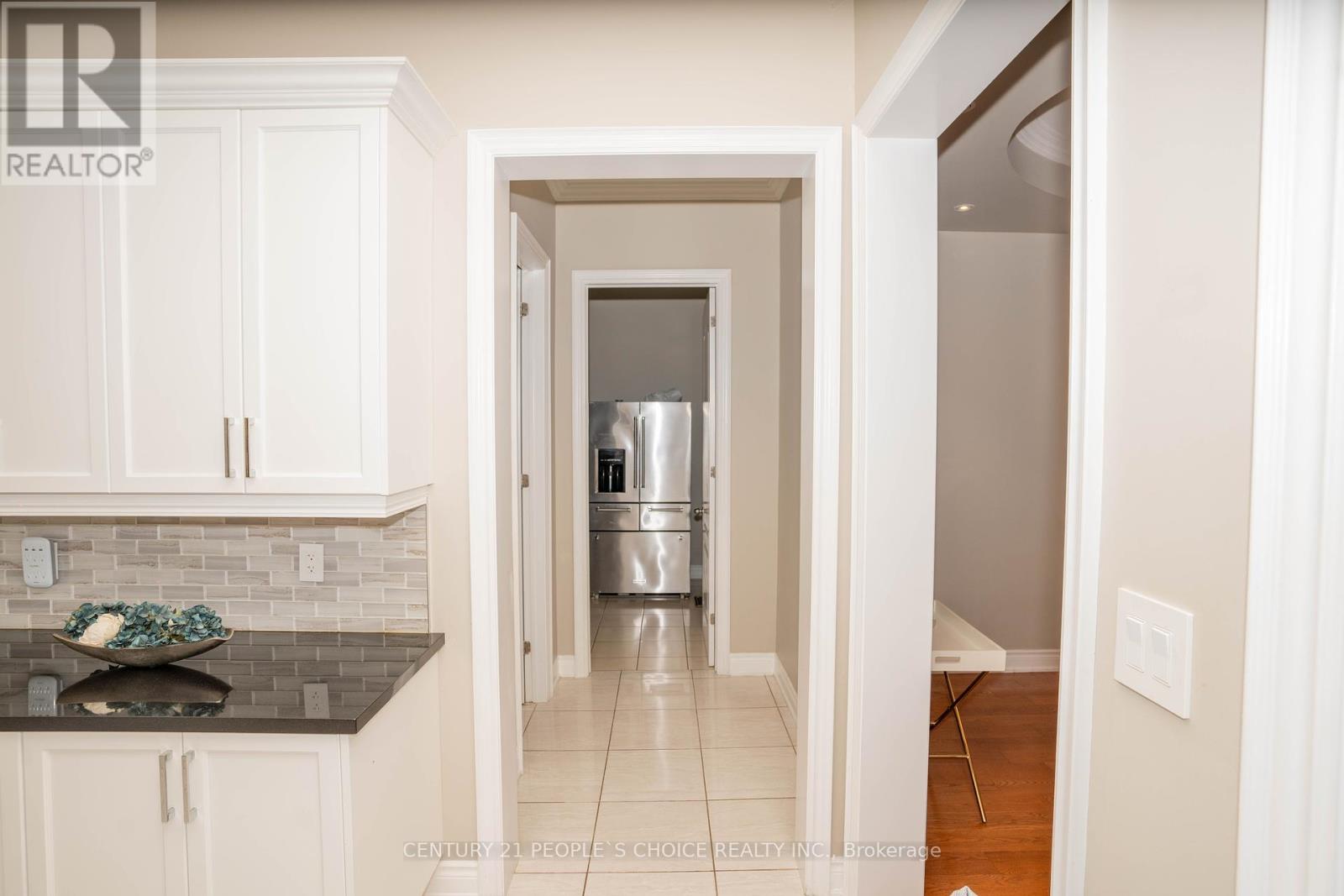 Photo 11 of 39 Munsie Drive, King ON