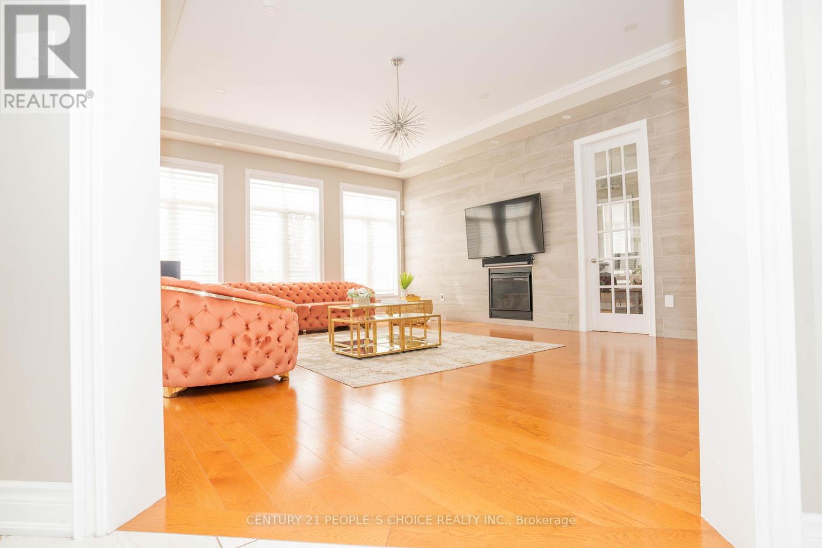 Photo 12 of 39 Munsie Drive, King ON