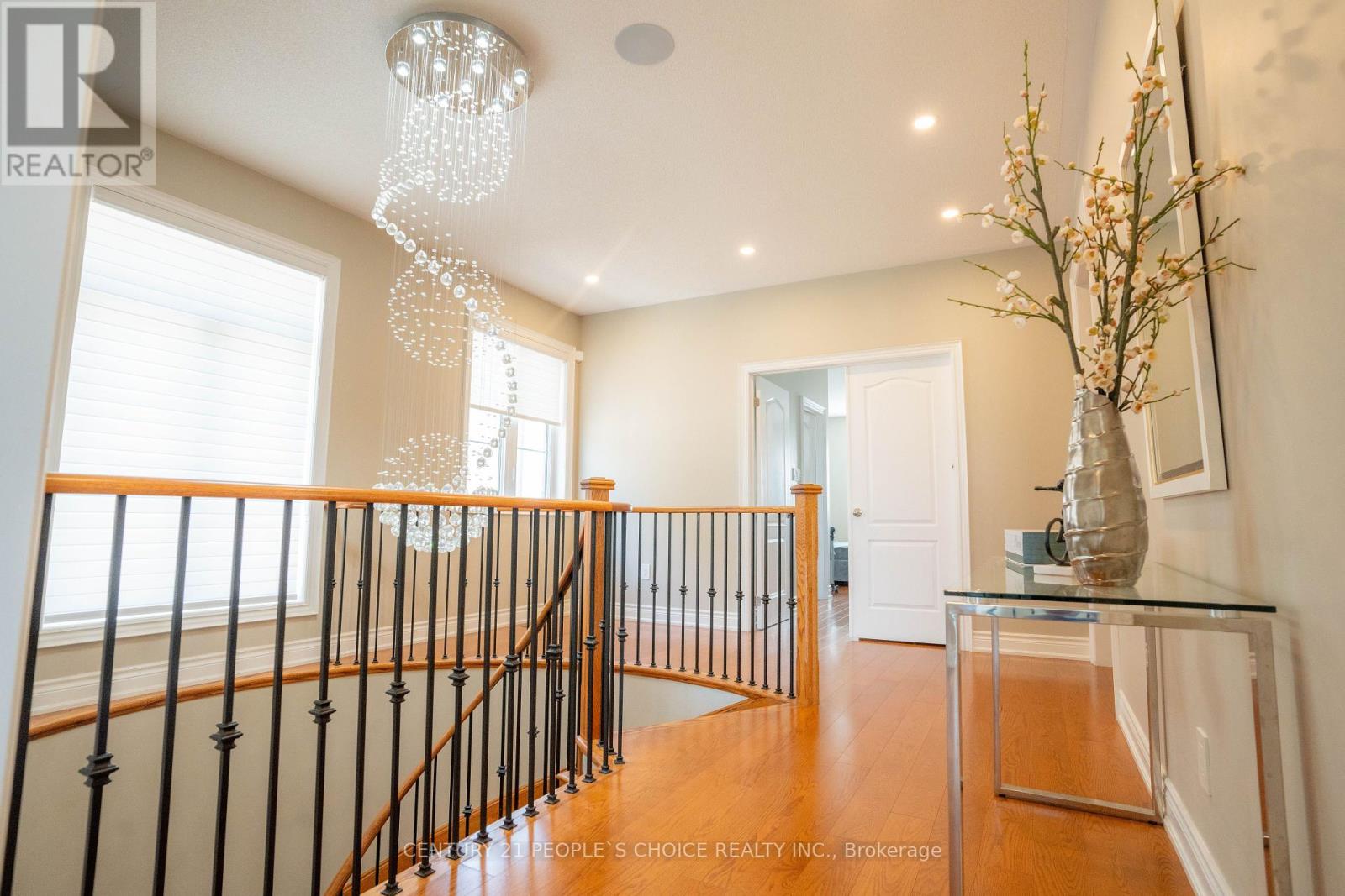 Photo 21 of 39 Munsie Drive, King ON