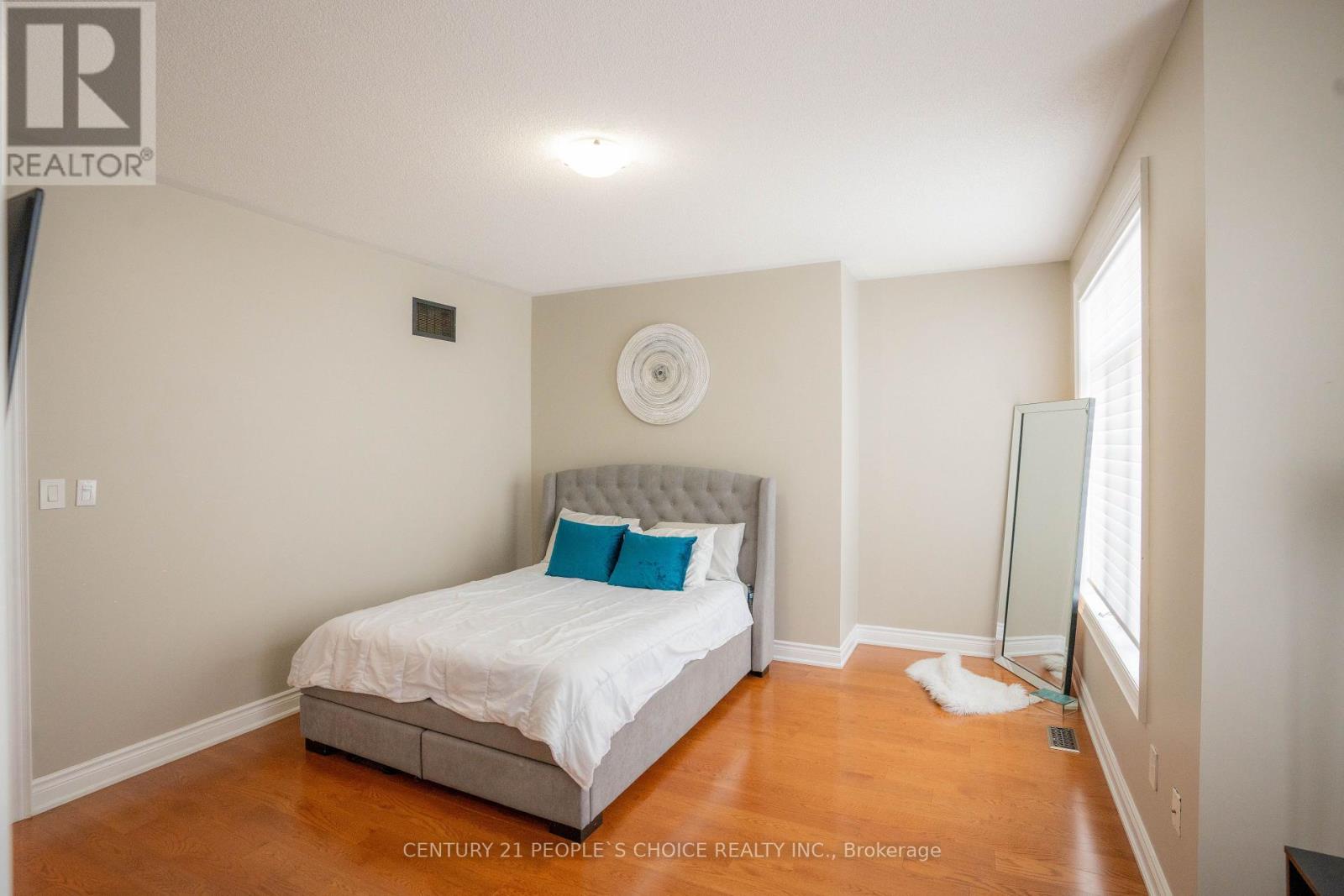 Photo 31 of 39 Munsie Drive, King ON