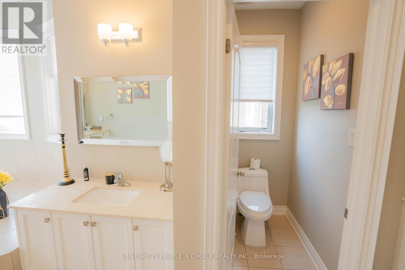 Photo 32 of 39 Munsie Drive, King ON
