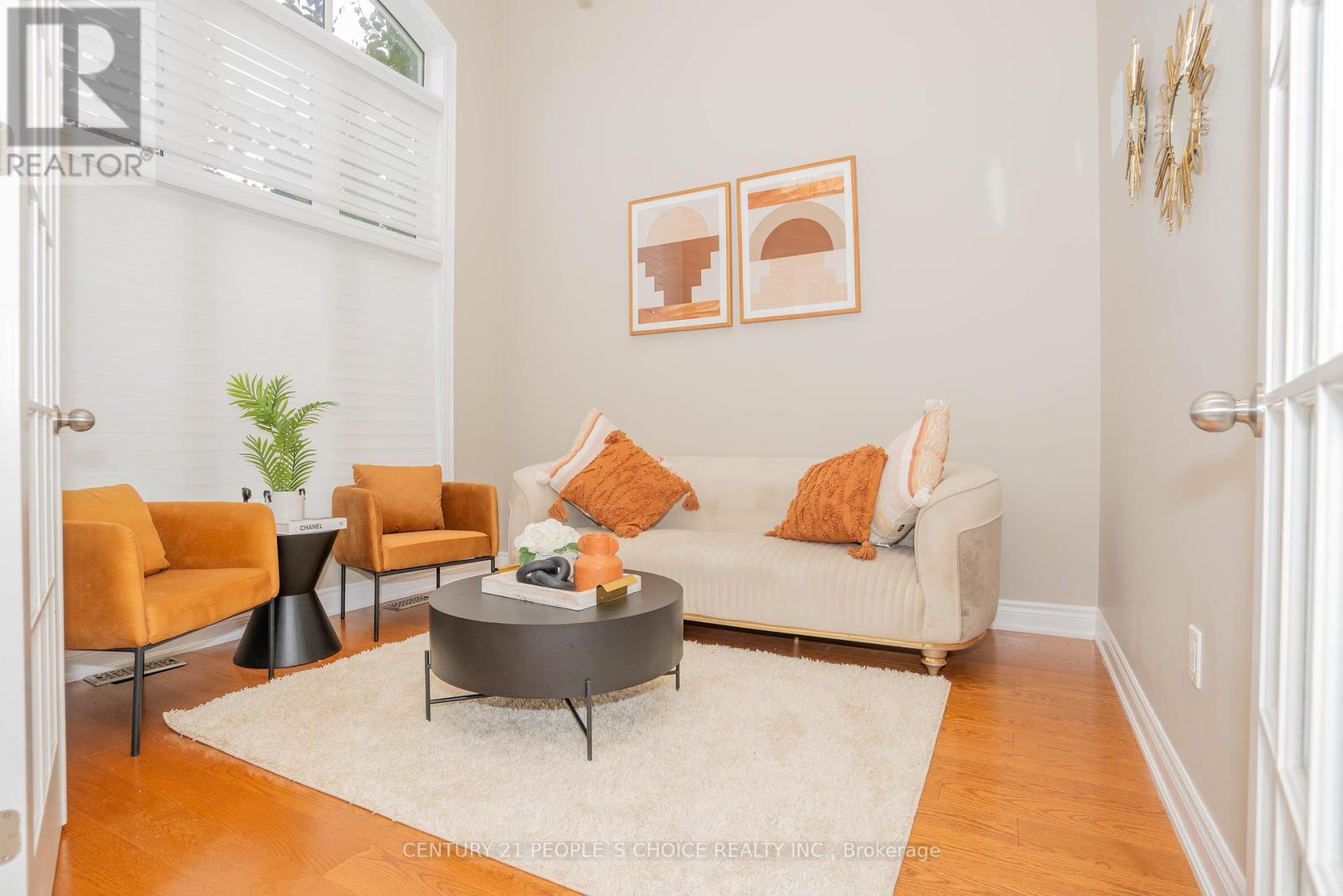 Photo 6 of 39 Munsie Drive, King ON