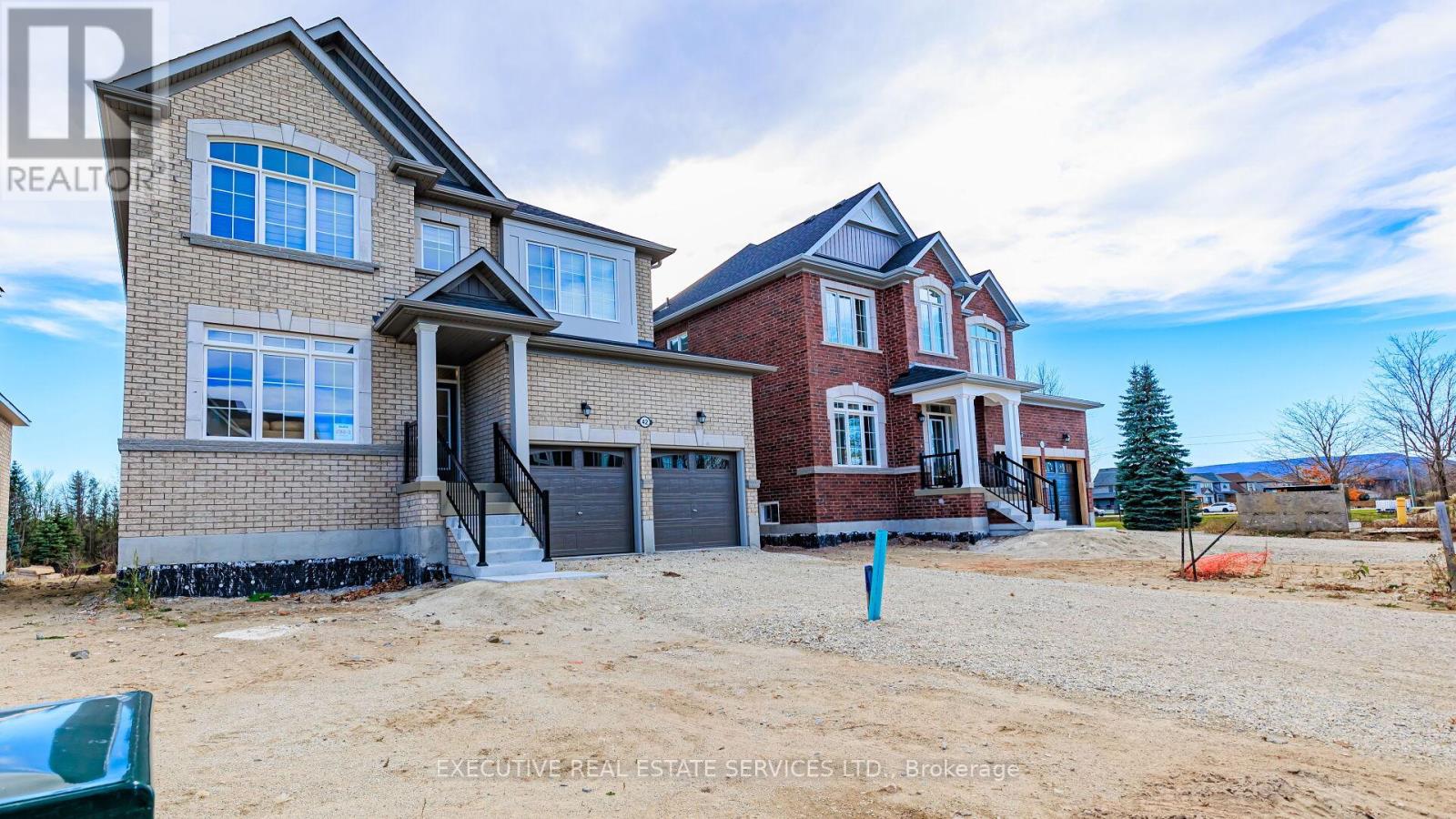 Photo 2 of 42 Tracey Lane, Collingwood ON