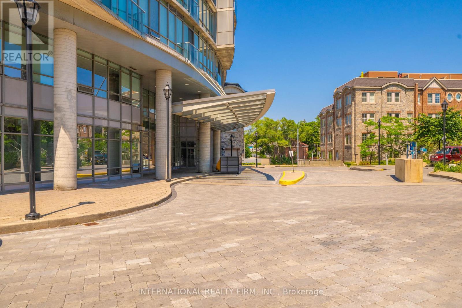 Photo 3 of 511 15 Windemere Avenue, Toronto ON