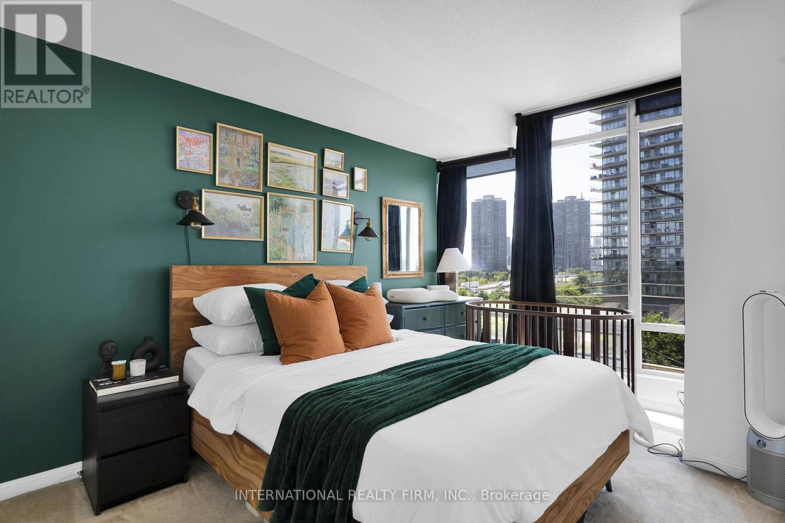 Photo 4 of 511 15 Windemere Avenue, Toronto ON