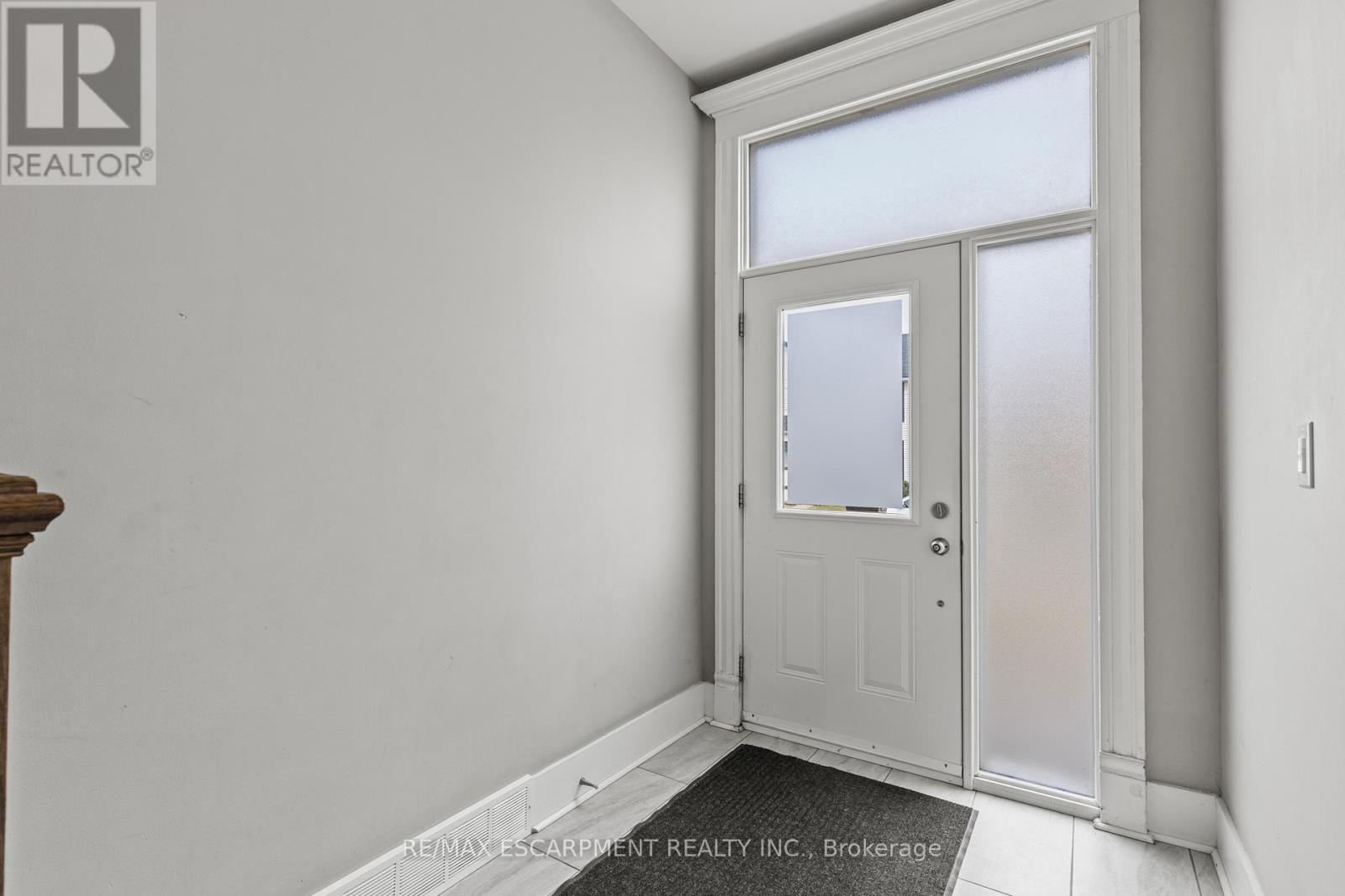 Photo 4 of 181 West Avenue, Hamilton ON