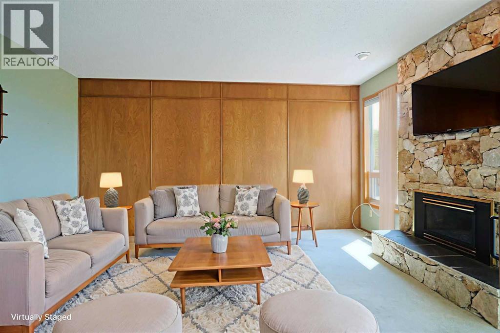 Photo 12 of 7047 Edgemont Drive Nw, Calgary AB