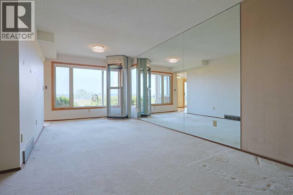 Photo 7 of 7047 Edgemont Drive Nw, Calgary AB