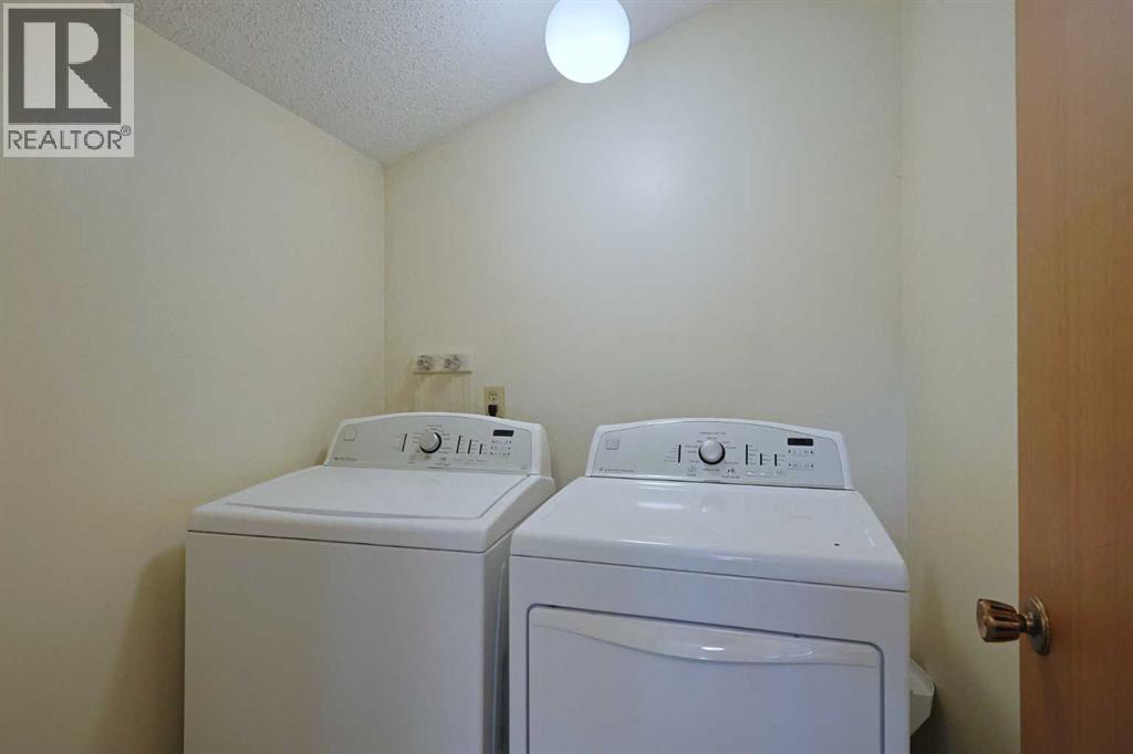 Photo 28 of 7047 Edgemont Drive Nw, Calgary AB