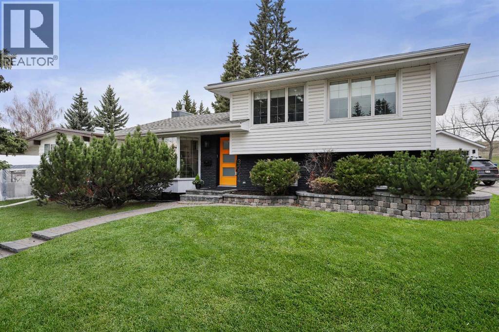 Photo 1 of 3224 Conrad Drive Nw, Calgary AB