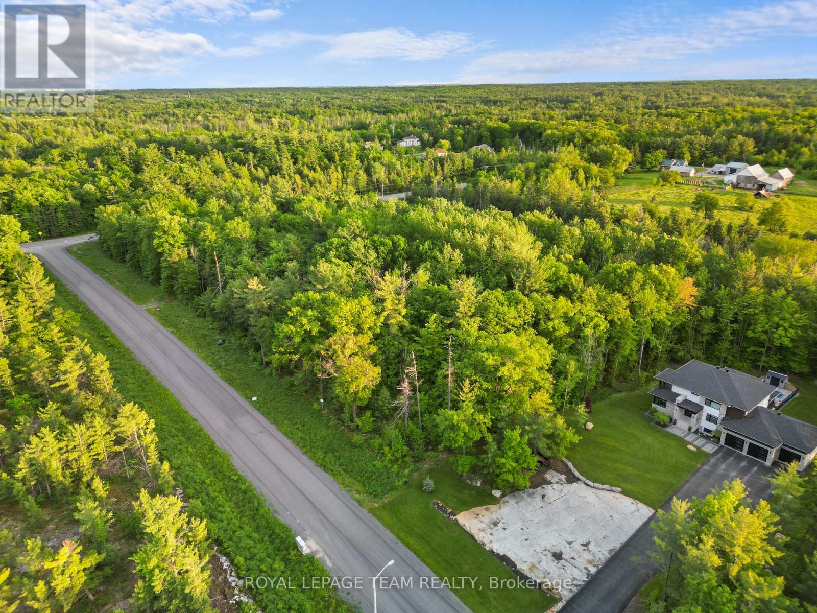Photo 3 of 148 Derbeyshire Street, Ottawa ON