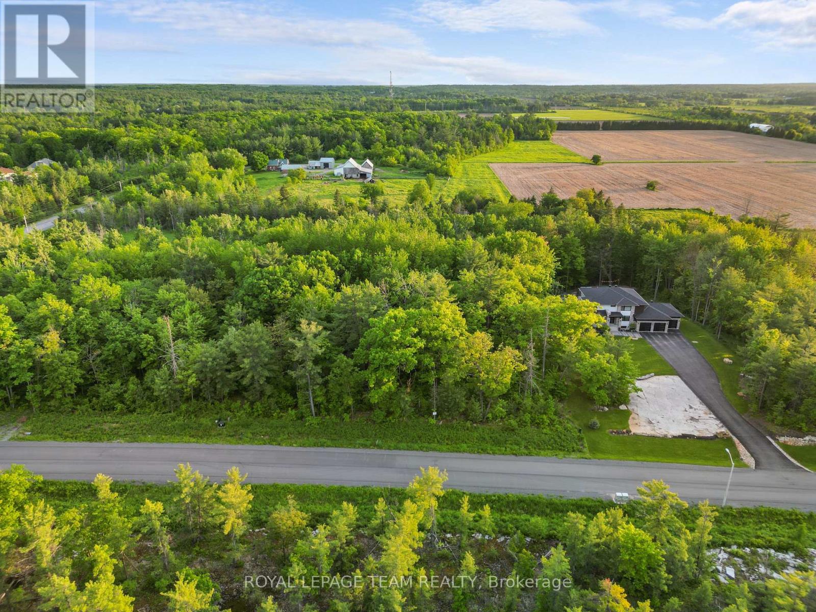Photo 4 of 148 Derbeyshire Street, Ottawa ON
