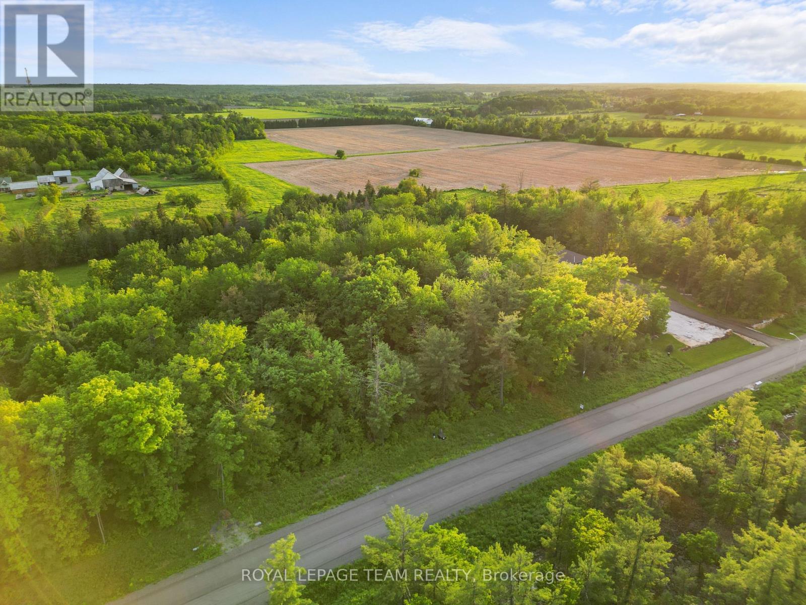 Photo 7 of 148 Derbeyshire Street, Ottawa ON