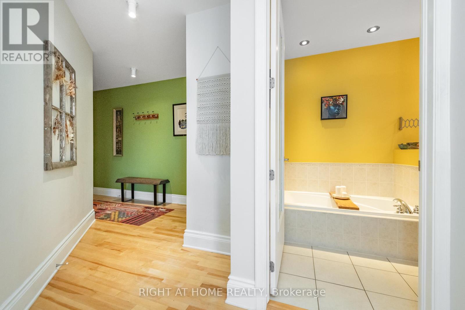 Photo 5 of 504 364 Cooper Street, Ottawa ON
