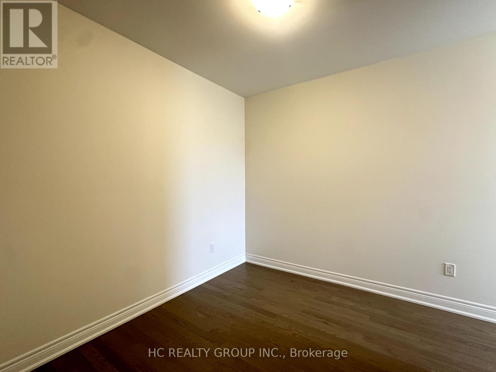 Photo 2 of 561 Vine Cliff Boulevard, Markham ON