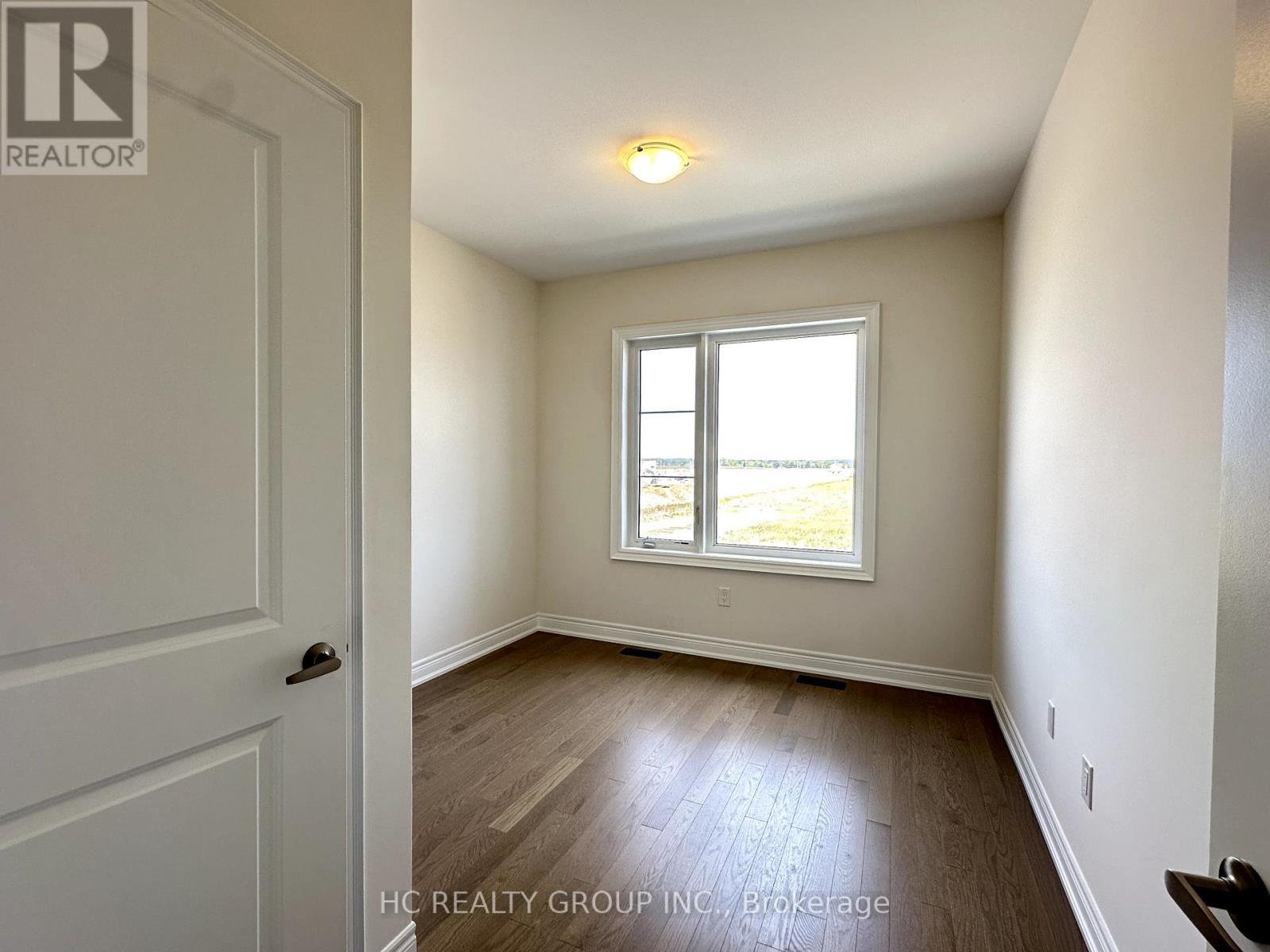 Photo 3 of 561 Vine Cliff Boulevard, Markham ON