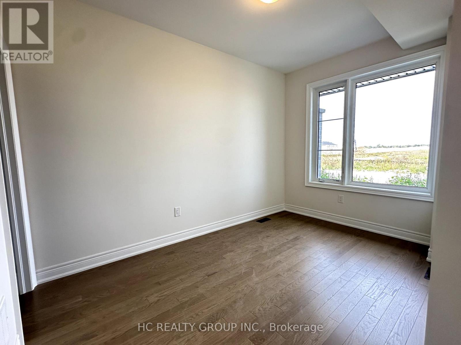 Photo 11 of 561 Vine Cliff Boulevard, Markham ON