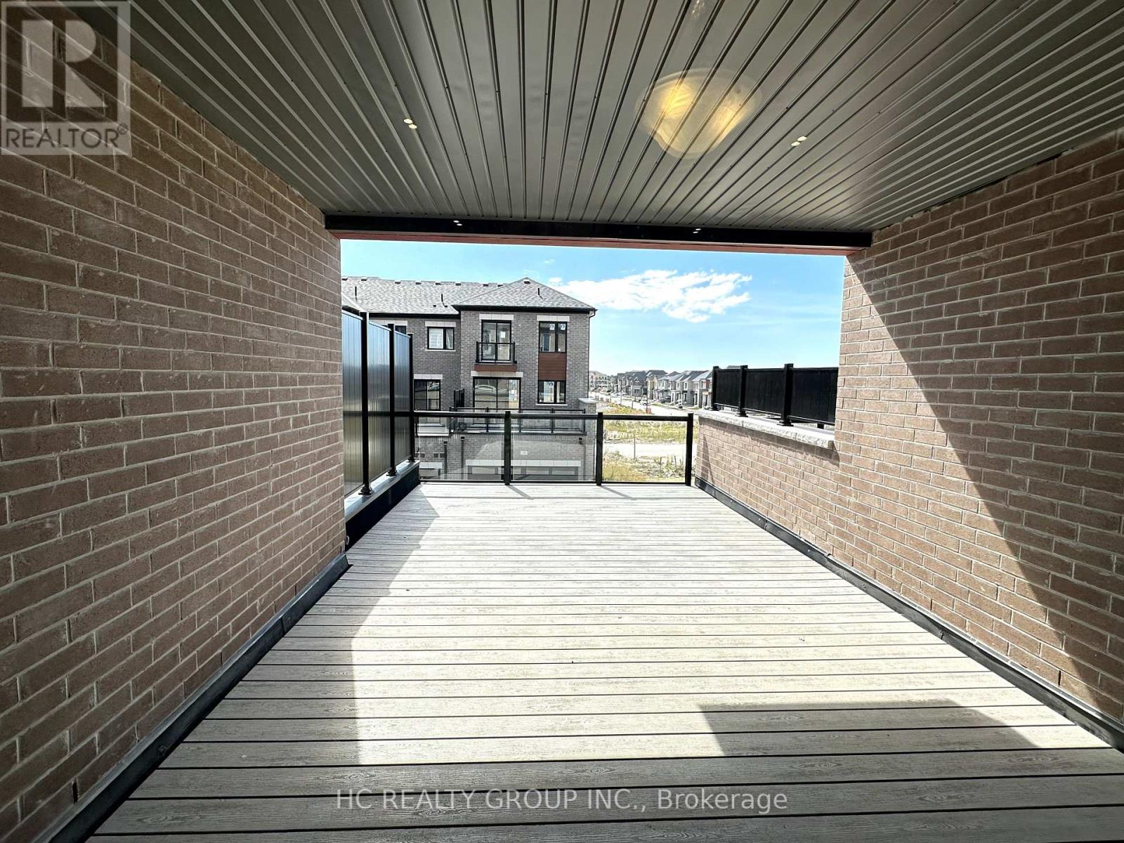 Photo 8 of 561 Vine Cliff Boulevard, Markham ON