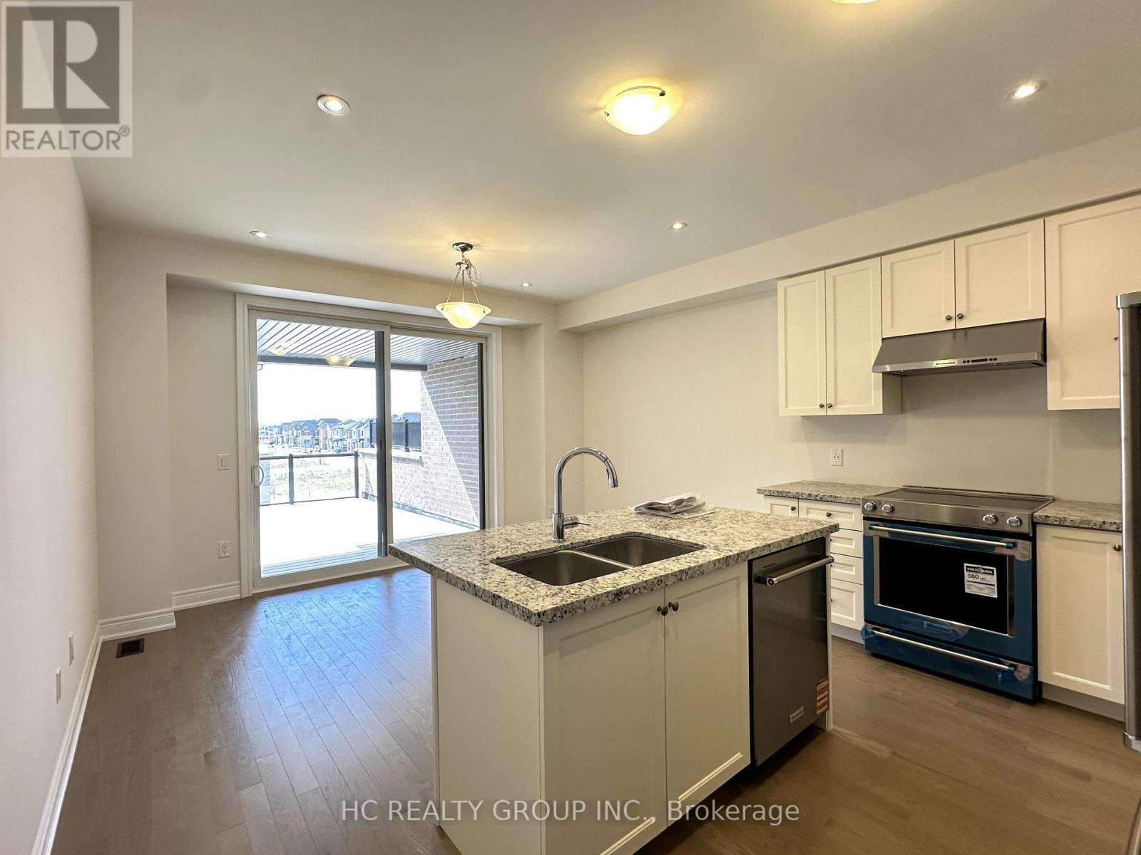 Photo 6 of 561 Vine Cliff Boulevard, Markham ON
