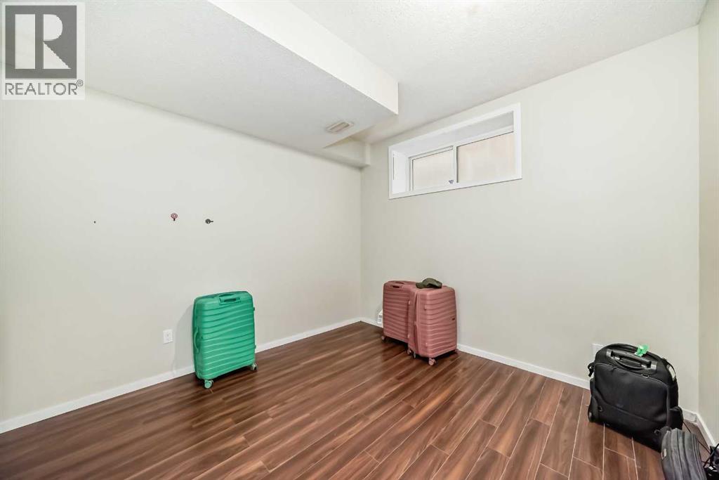 Photo 22 of 496 Panora Way Nw, Calgary AB