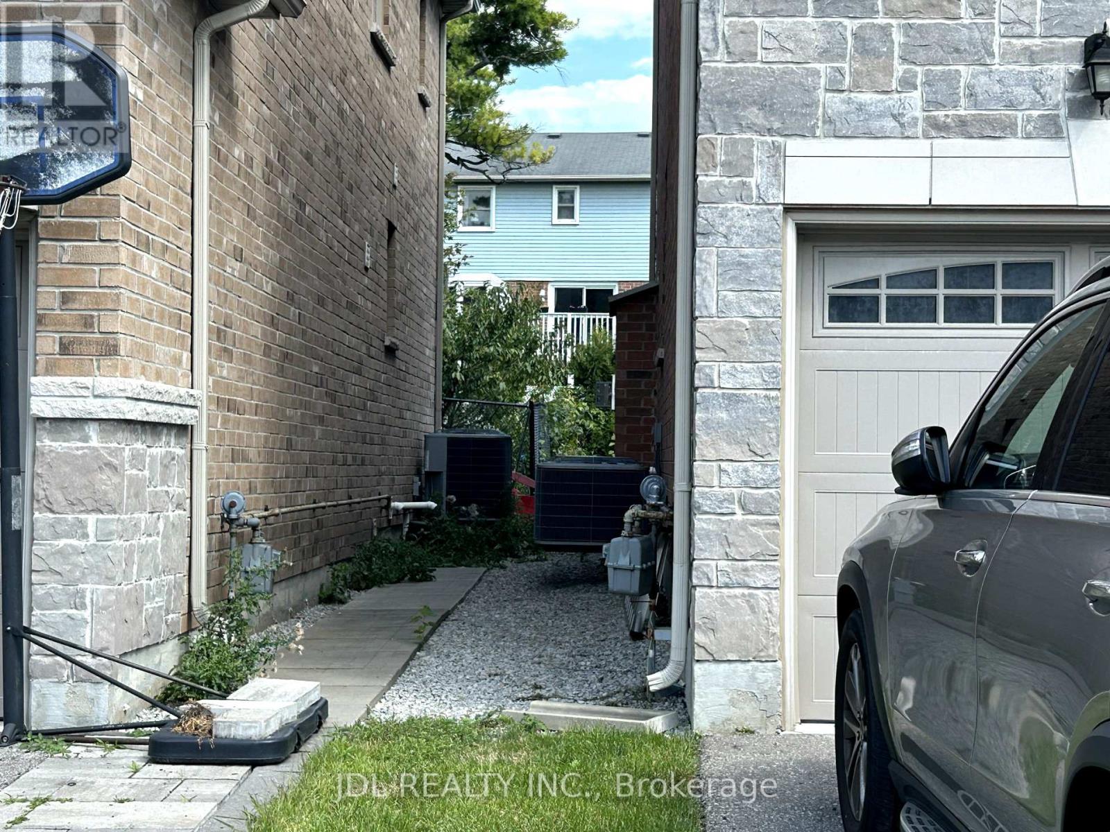 Photo 14 of 681 Mcgregor Farm Trail, Newmarket ON