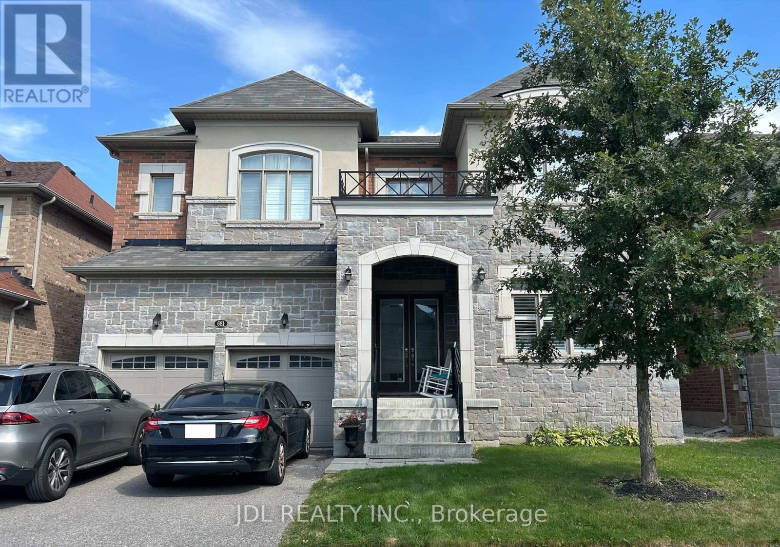 Photo 5 of 681 Mcgregor Farm Trail, Newmarket ON