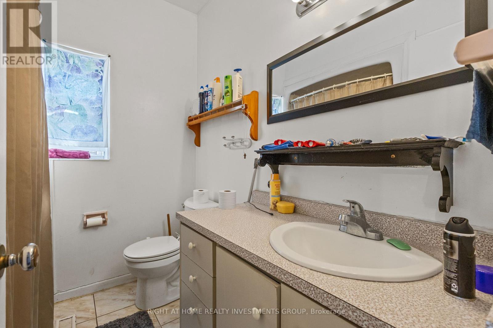 Photo 10 of 6745 Main Street, Whitchurchstouffville ON