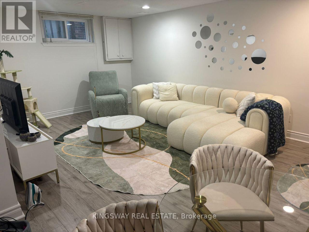 Photo 2 of Lower Unit 134 Oxford Street, Richmond Hill ON