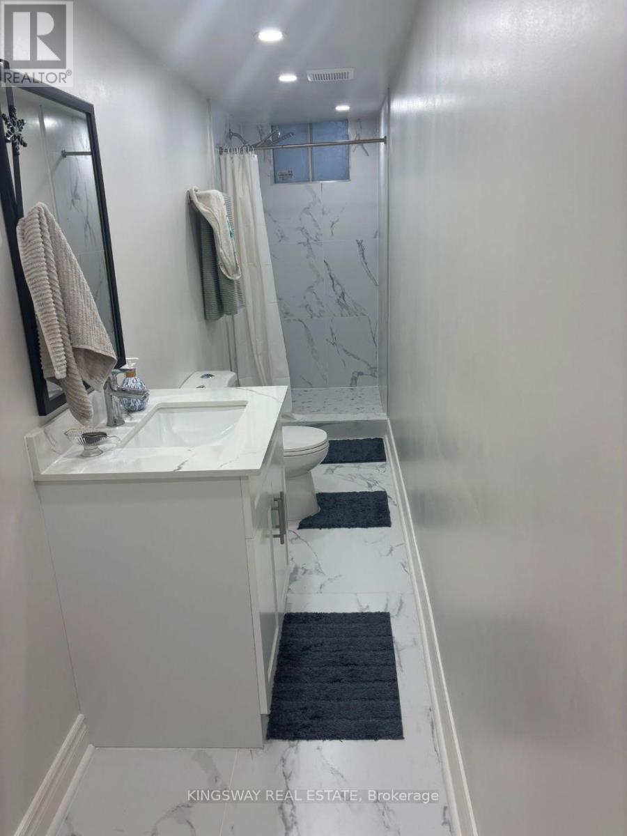 Photo 4 of Lower Unit 134 Oxford Street, Richmond Hill ON