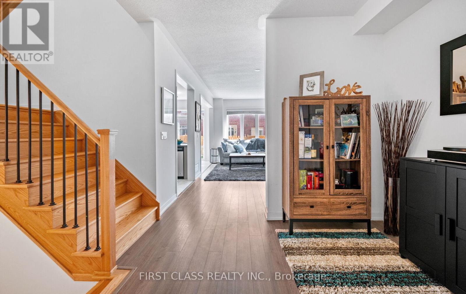 Photo 11 of 107 Knott End Crescent, Newmarket ON