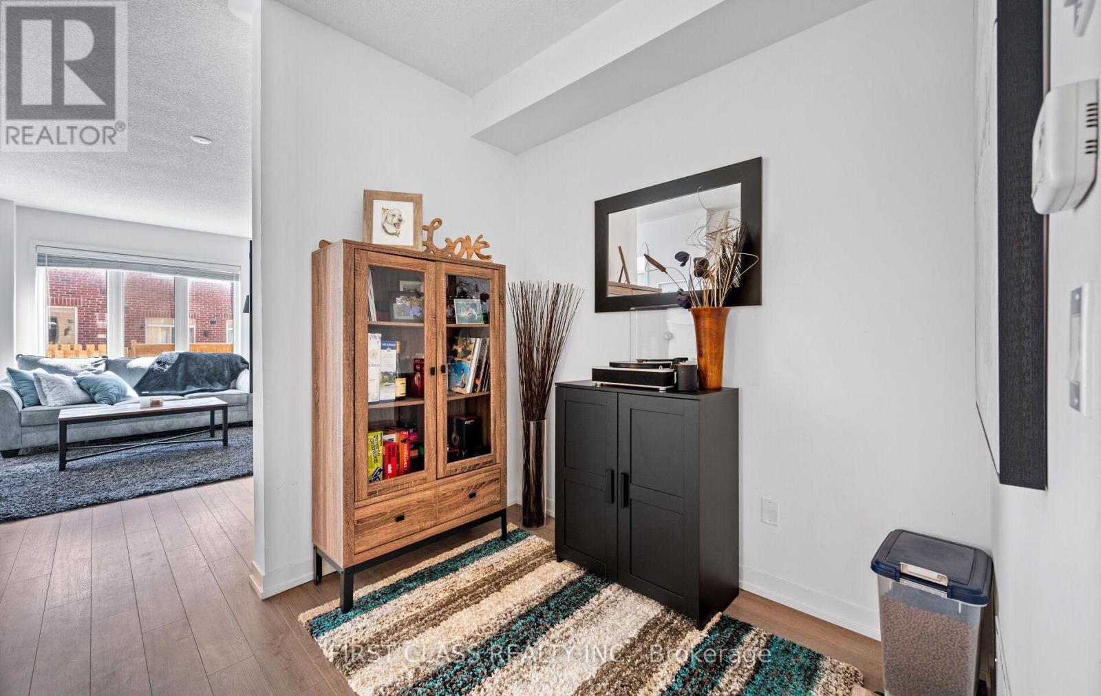 Photo 12 of 107 Knott End Crescent, Newmarket ON