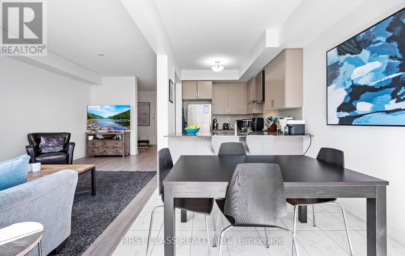 Photo 21 of 107 Knott End Crescent, Newmarket ON