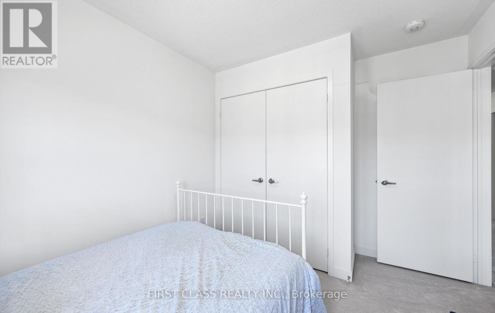 Photo 39 of 107 Knott End Crescent, Newmarket ON