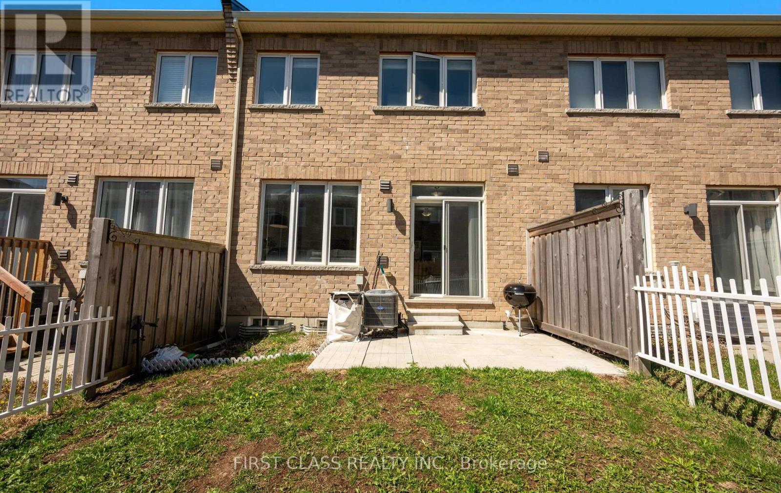 Photo 47 of 107 Knott End Crescent, Newmarket ON