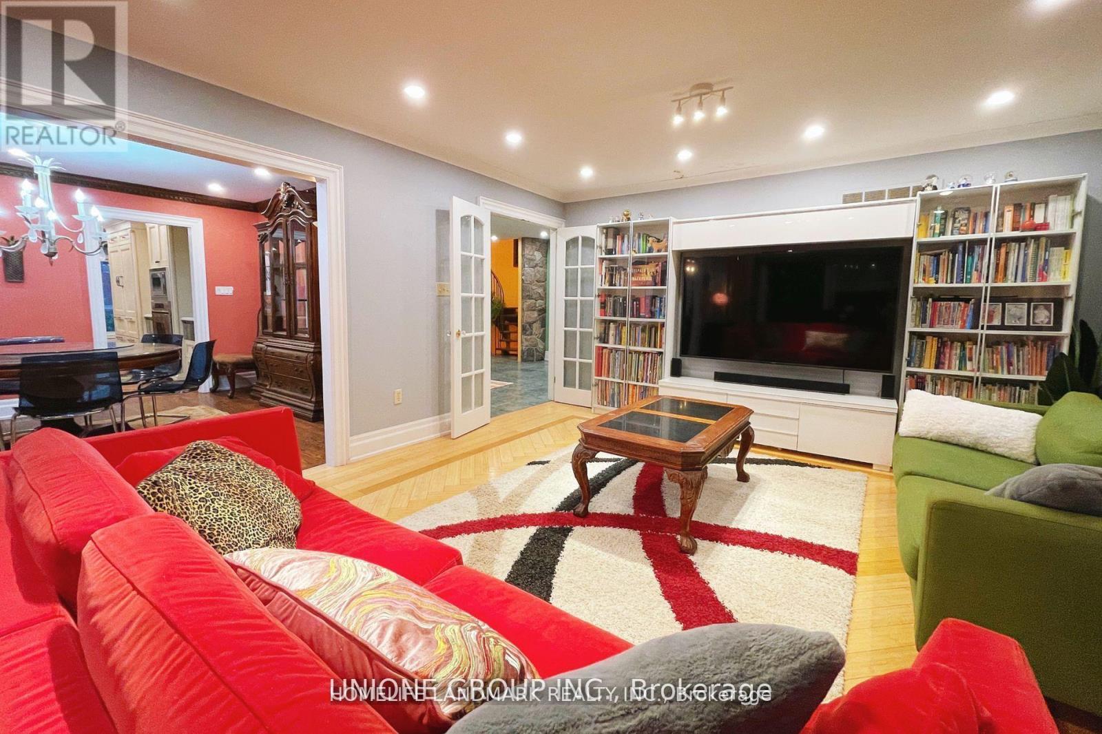 Photo 4 of Primary Bedroom 2415 Jarvis Street, Mississauga ON