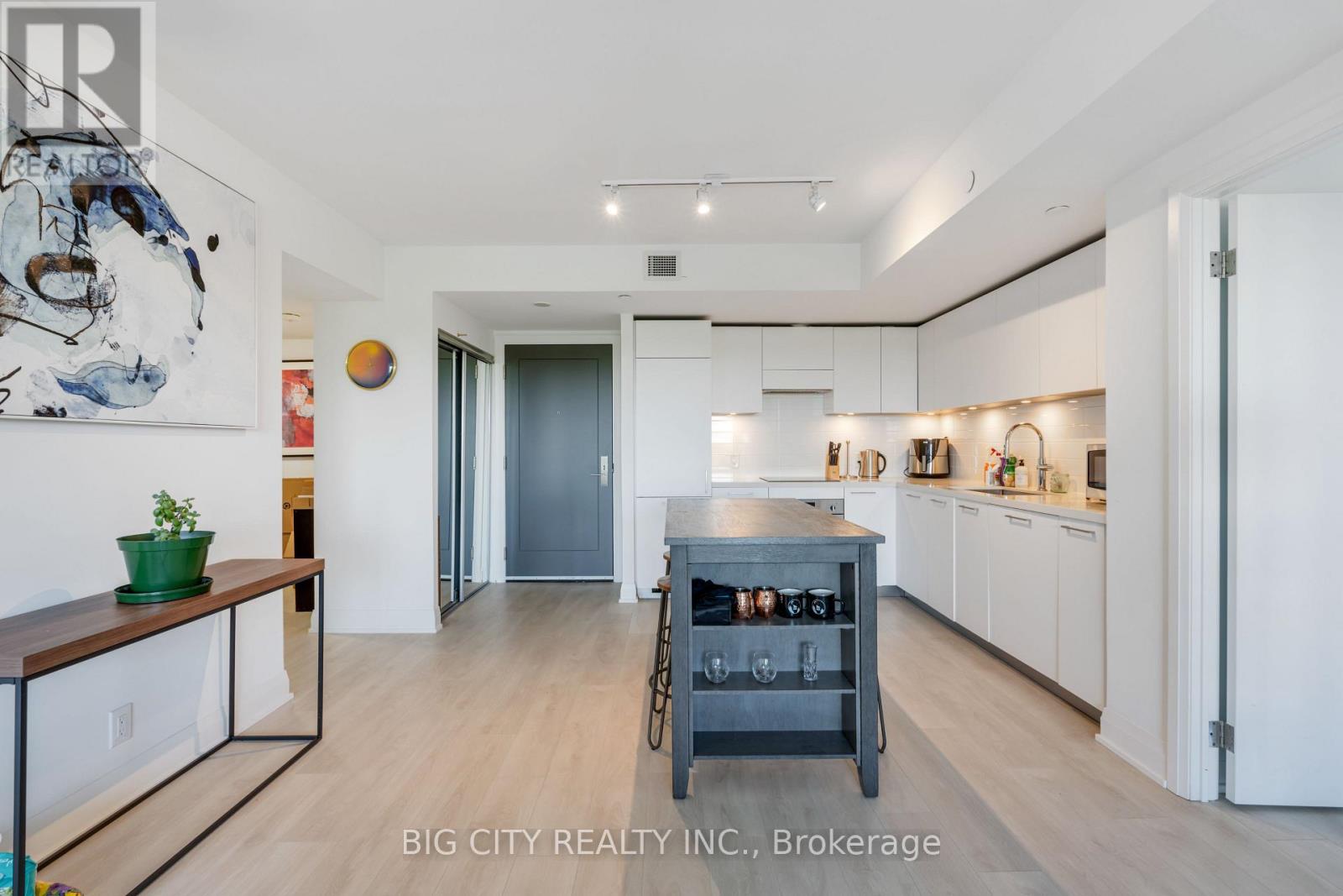 Photo 10 of 523 33 Frederick Todd Way, Toronto ON
