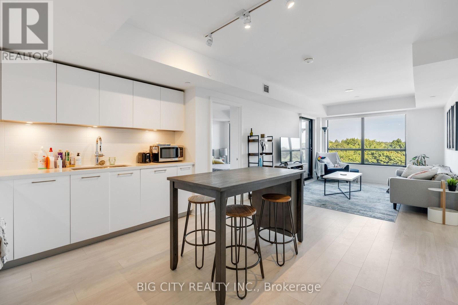 Photo 4 of 523 33 Frederick Todd Way, Toronto ON