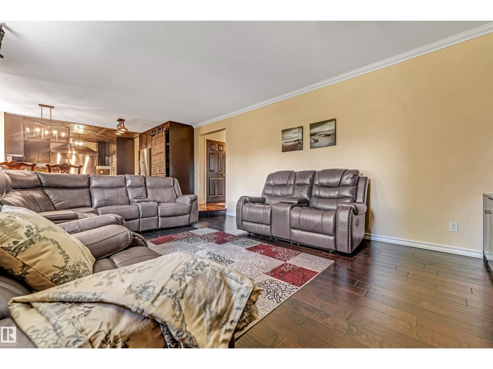 Photo 24 of 4318 46 St Nw, Edmonton AB