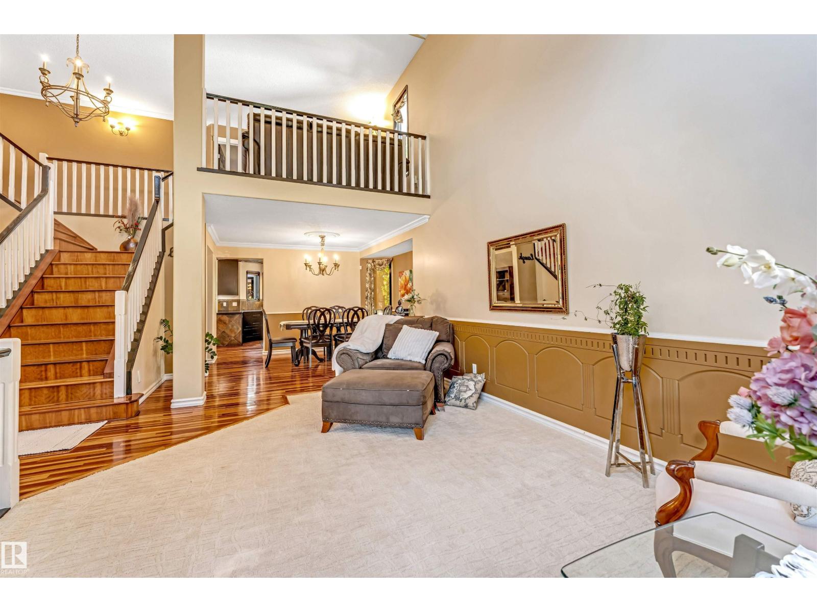 Photo 10 of 4318 46 St Nw, Edmonton AB